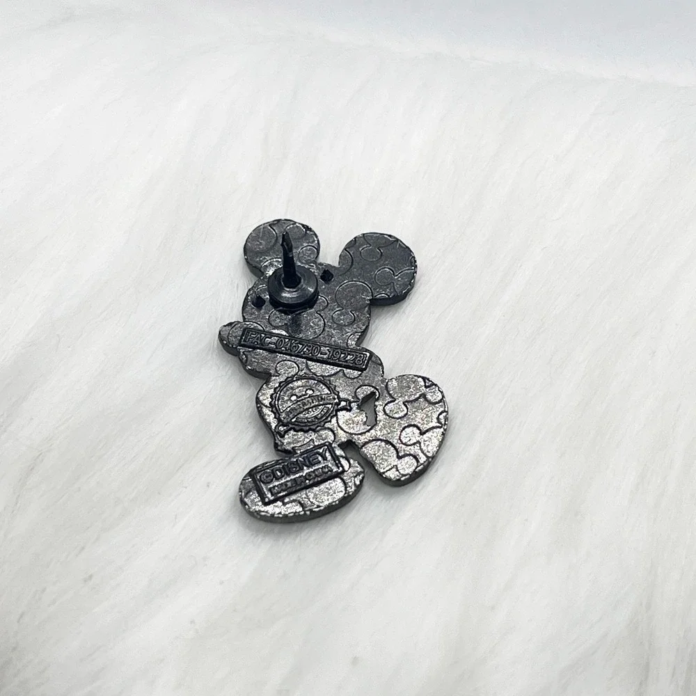 🔮 5/$25 Disney Mickey Mouse Stylized Pin